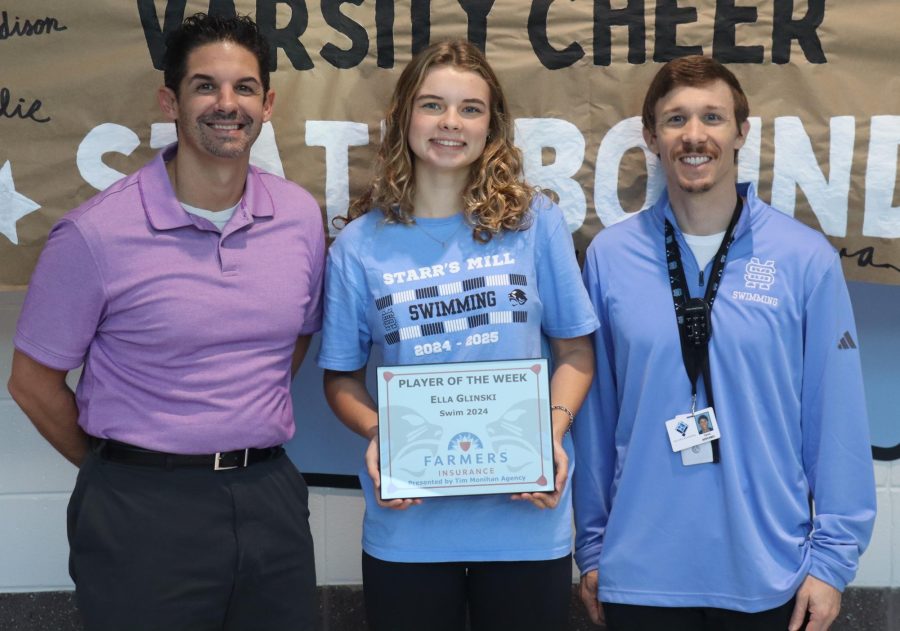 Senior swimmer Ella Glinski has been named the second Player of the Week for winter sports. She was chosen for her leadership, determination, and strong effort to improve her times.