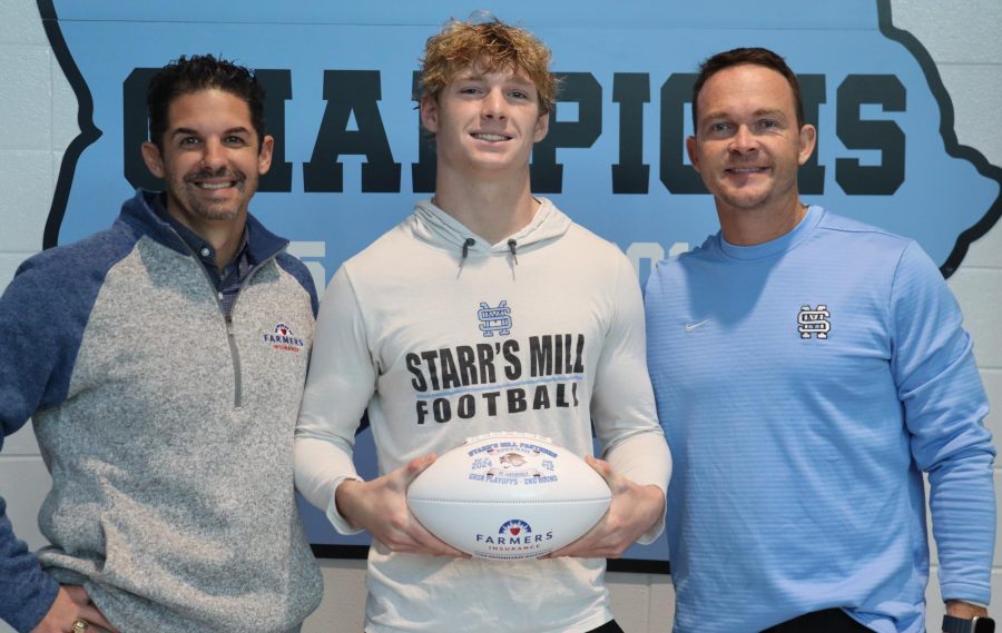 Senior football player Lincoln DeLaere has been named 23rd Player of the Week for the fall sports season.Head coach David Cooper chose Delaere for his performance in the team’s final game of the season where he set six individual game records.